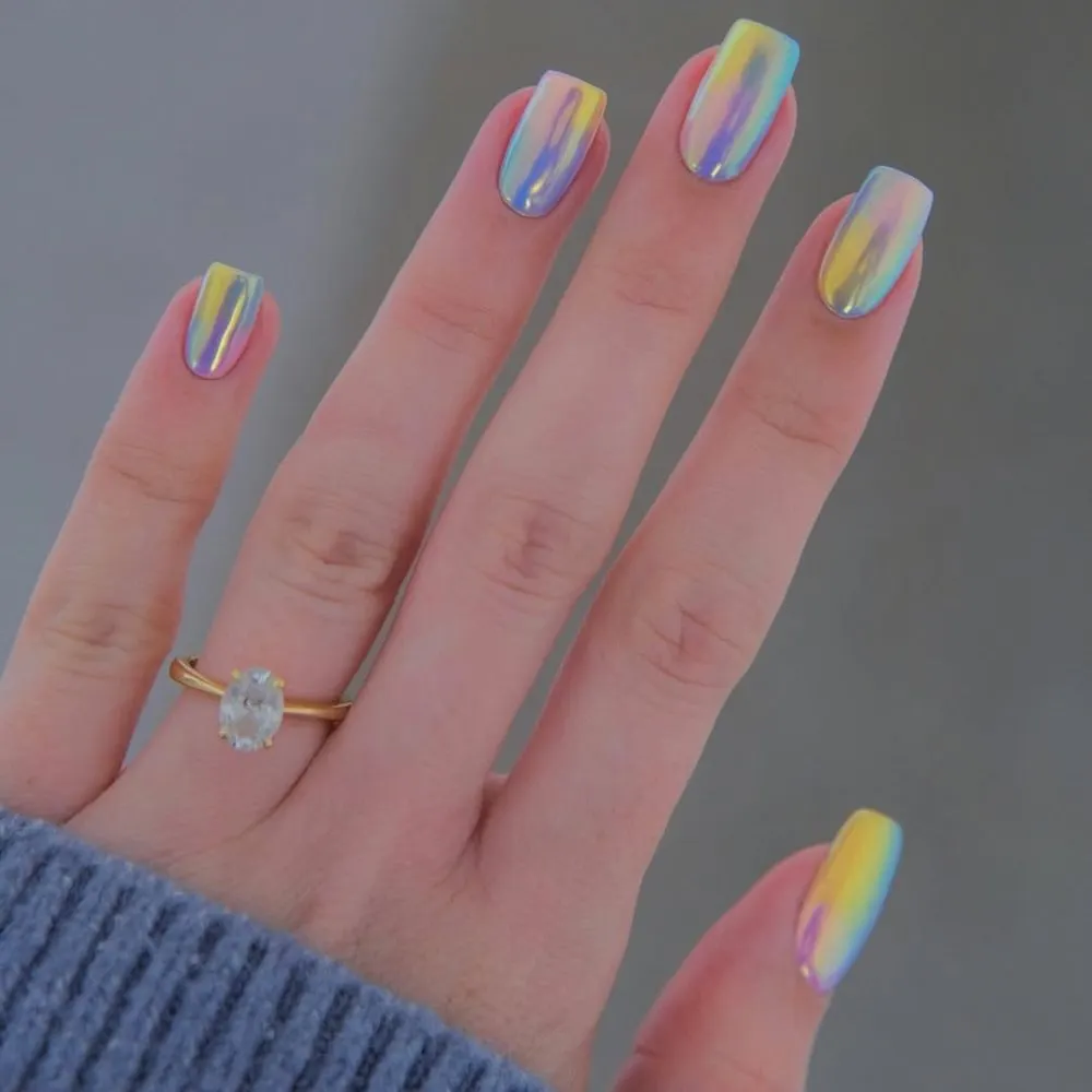 Hình ảnh mẫu nail ombre nhiều màu pastel với hiệu ứng tráng gương.
