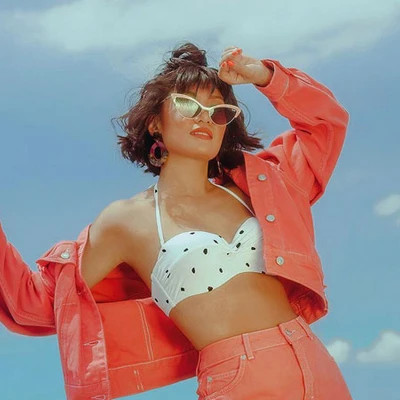 Phong cách thời trang cung Song Tử - trang phục màu sắc
