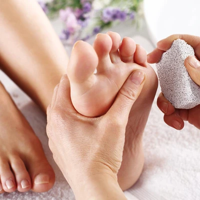 cách chữa da khô bàn chân mùa đông