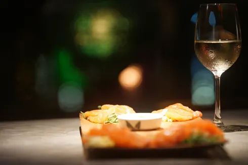 88 Lounge - __ _n - Cá h_i