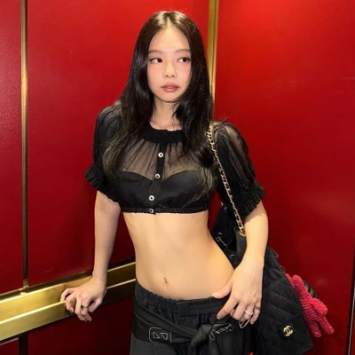 Jennie và Chanel 25 Bag có móc khoá
