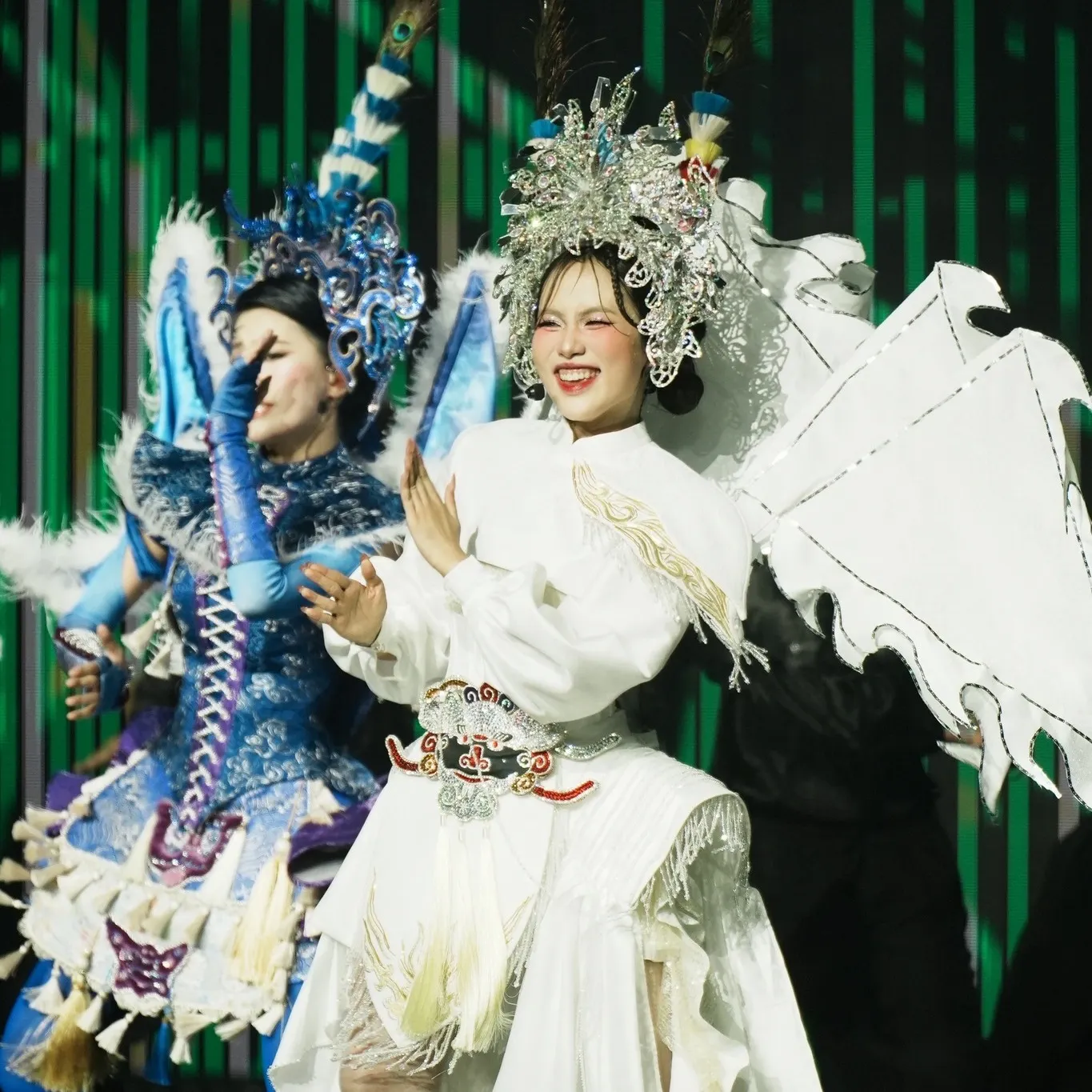 ELLE_Em-Xinh-Say-Hi-Tap-4-Livestage-2-00022