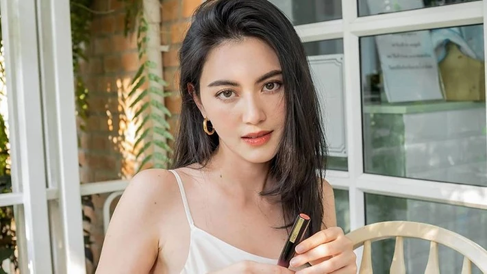Trang điểm mùa hè lâu trôi