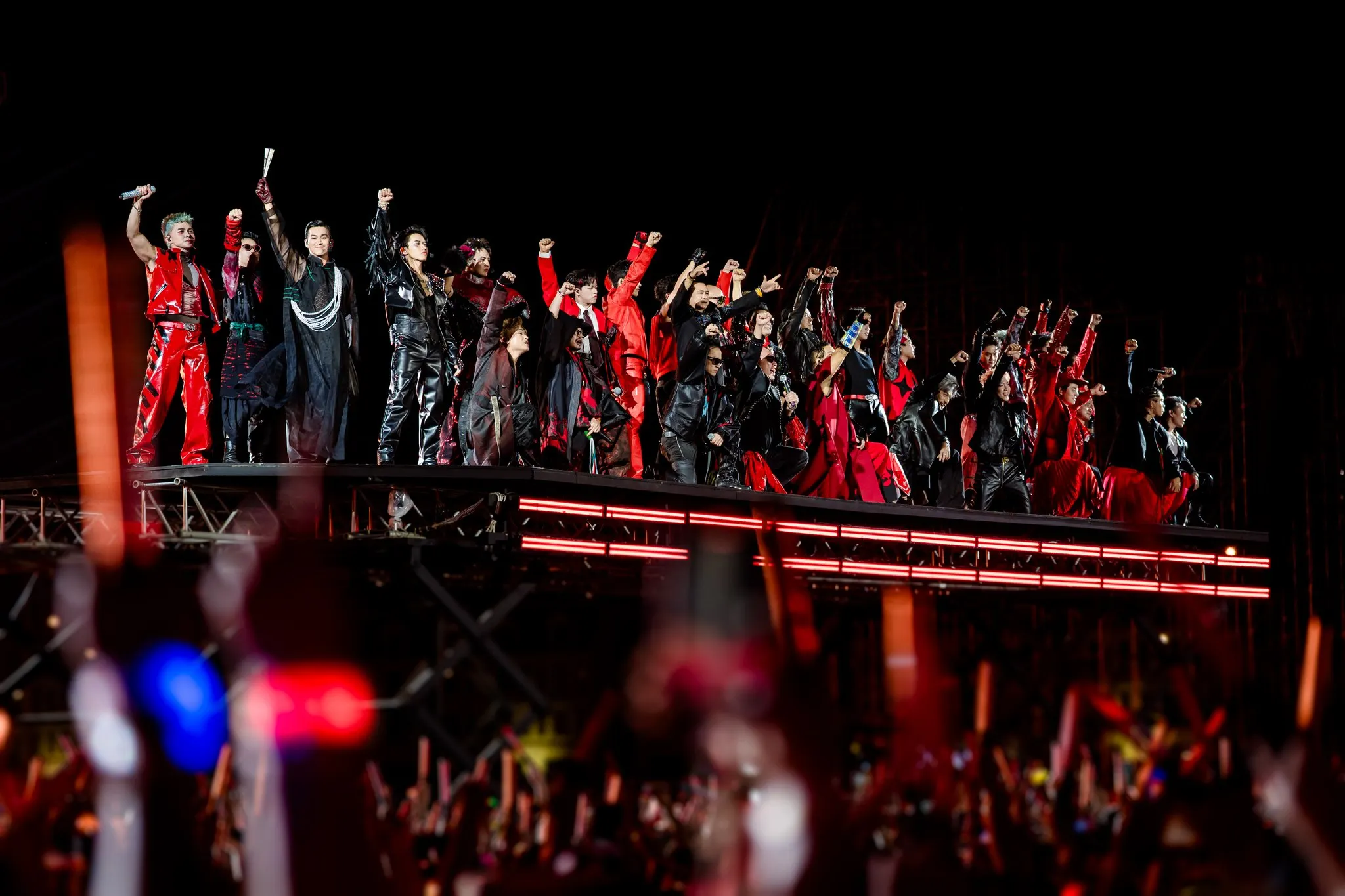 Các Anh Trai Vượt Ngàn Chông Gai biểu diễn tại Y-Concert.