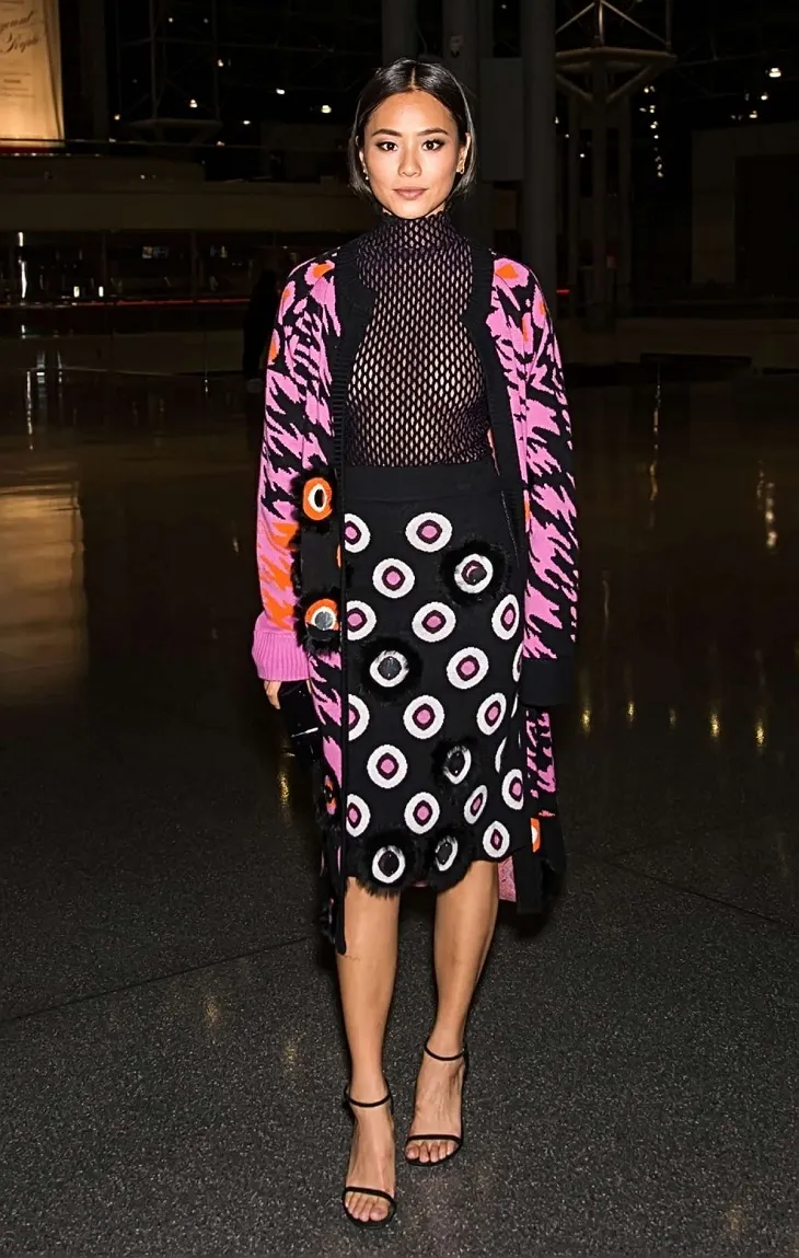 ELLE Việt Nam - 18 ngôi sao luôn xuất hiện ở hàng ghế đầu tại những tuần lễ thời trang danh tiếng (12)