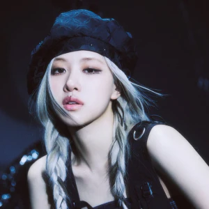 TN ngang rose mũ beret