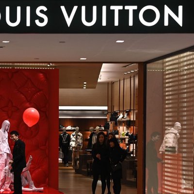 tin thời trang louis vuitton đóng cửa hàng ở hong kong