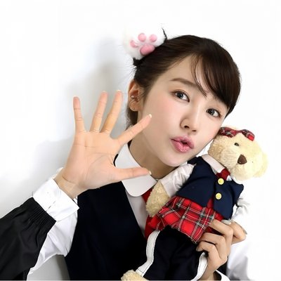Vẻ đẹp nữ sinh Y2K "không tuổi" của Yoon Eun Hye.