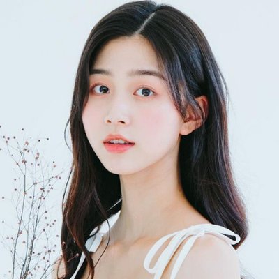 AHA, BHA, Retinol là những thành phần thường thấy trong các quy trình tái tạo da. Việc tái tạo da thường xuyên sẽ giúp bạn có làn da tươi trẻ và cải thiện các vấn đề da đang gặp phải.