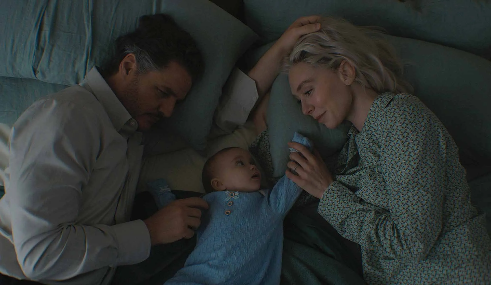gia đình reed richards và  sue storm trong fantastic four first steps