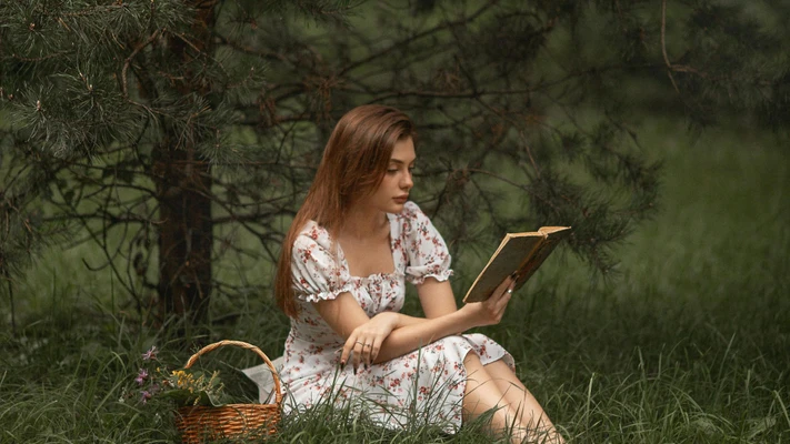 cô gái đọc sách để chữa lành những tổn thương