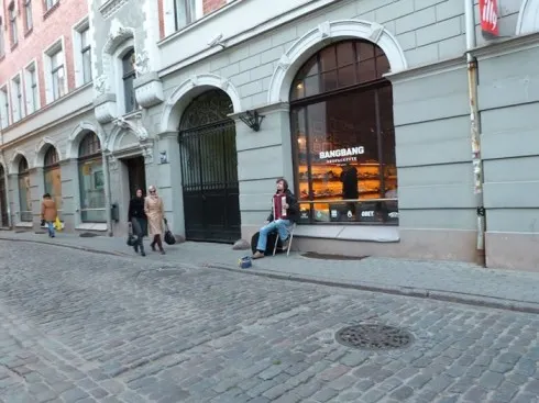 du lịch châu âu phần 1 - nghệ sĩ đường phố - elle vietnam