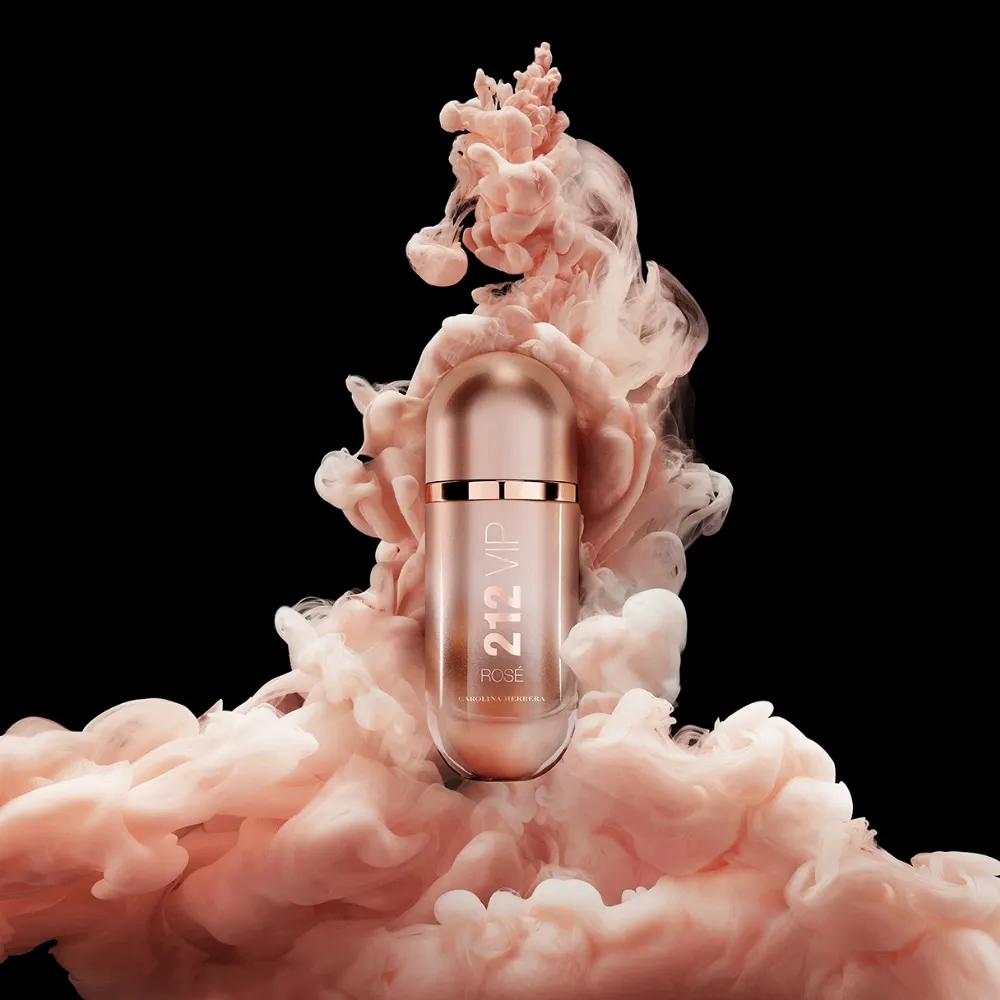 Nước hoa Carolina Herrera 212 VIP Rosé EDP tỏa mùi hương sang trọng và quyến rũ.