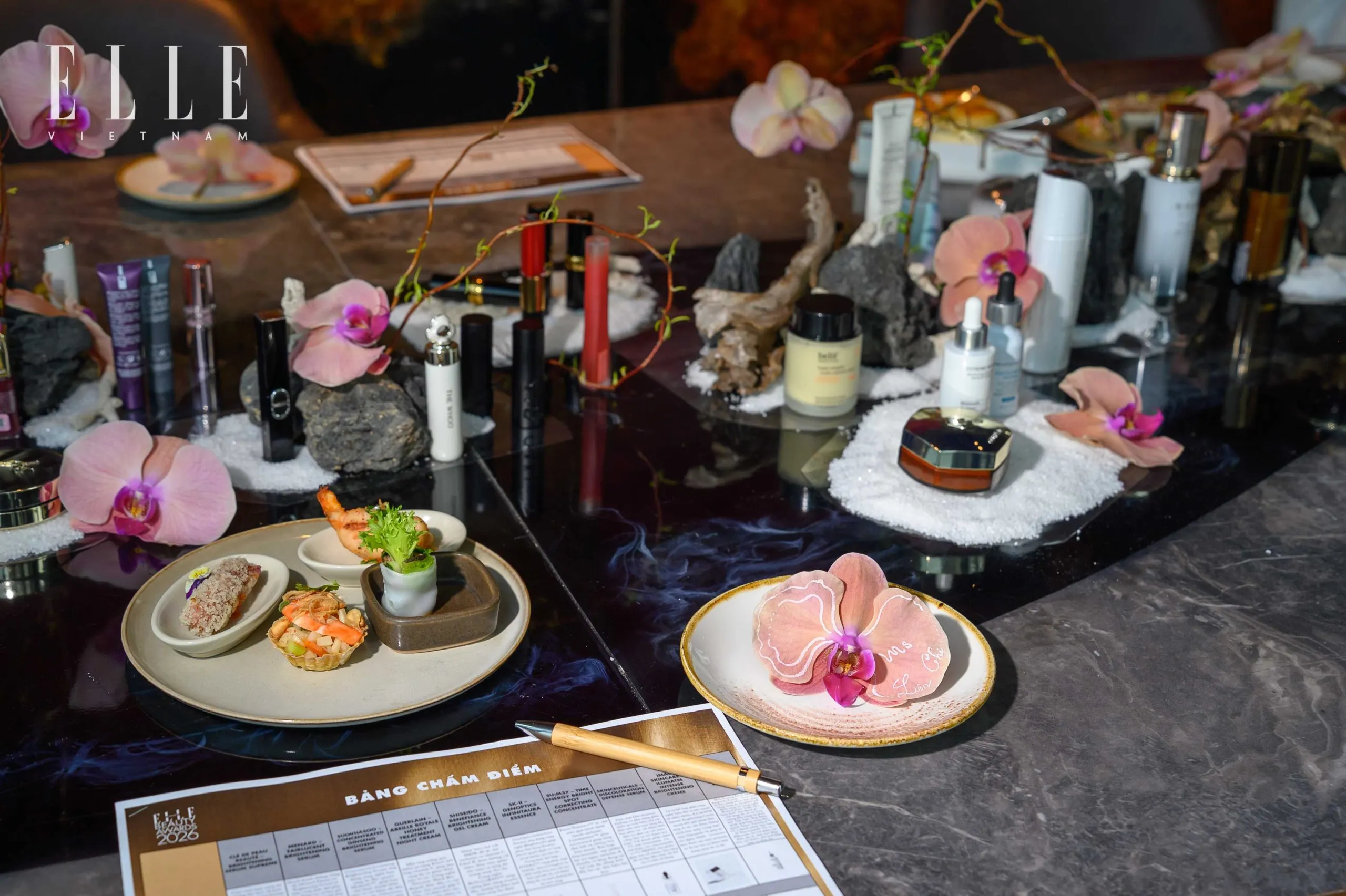 sản phẩm tại buổi ban cố vấn chấm điểm