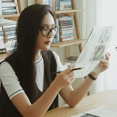 helly tống ảnh bìa