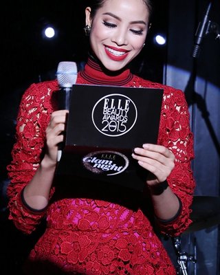 hoa hau pham huong tai elle glam night elle beauty awards 2015