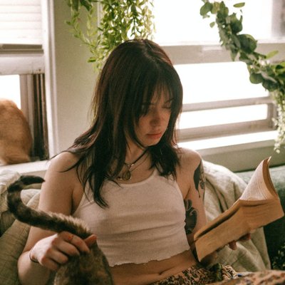 cô gái rèn luyện thói quen lành mạnh