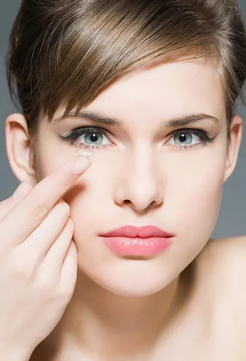 Chọn lựa lens giãn tròng là phương pháp tiện lợi giúp <mark class=