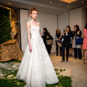 Hình ảnh hậu trường từ Bridal Spring Fashion Week 2017 - ellevietnam 20