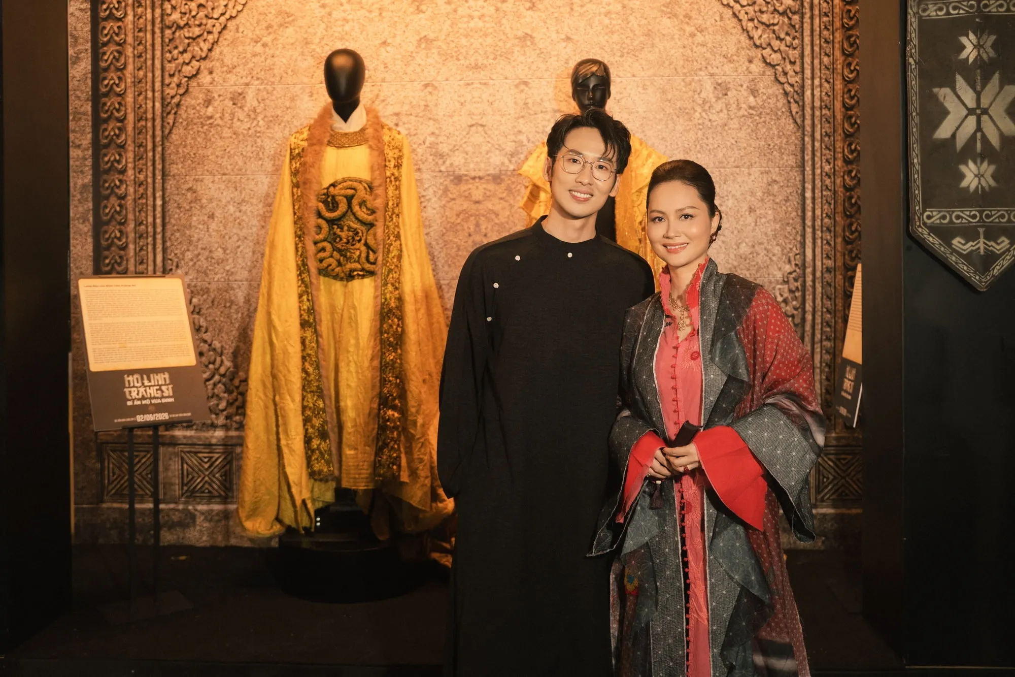 Trang phục trưng bày trong Sneak Showcase Hộ Linh Tráng Sĩ - Bí ẩn mộ Vua Đinh.