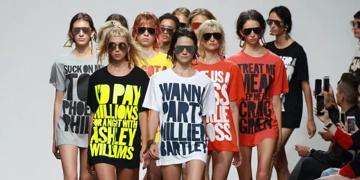 ELLE Việt Nam - Những chiếc áo thun slogan đã ra đời như thế nào trước khi bén rễ vào thời trang 2018 (5)