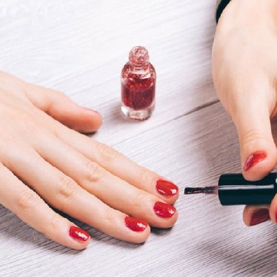 5 màu sơn móng tay giúp bạn bừng sáng vào dịp Giáng Sinh
