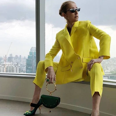 Ca sĩ Céline Dion - "nữ hoàng" của những bộ âu phục sặc sỡ