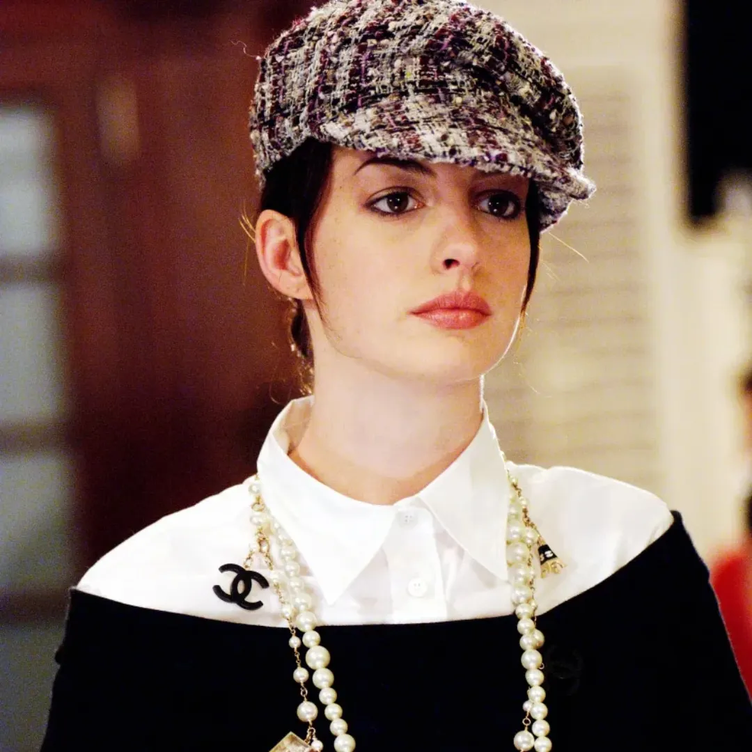 Hình ảnh kiểu trang điểm tối giản của Andy Sachs (Anne Hathaway).