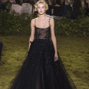 Những BST nổi bật tại tuần lễ Haute Couture Xuân-Hè 2017 - ELLE VN