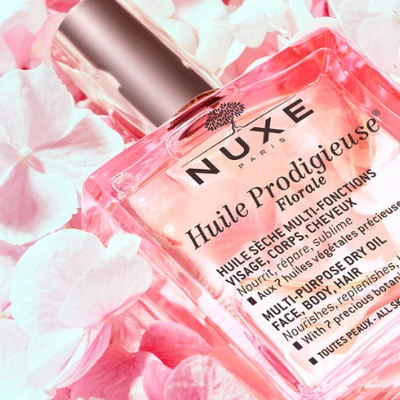 Dầu dưỡng NUXE giúp làn da bạn mềm mịn hơn.