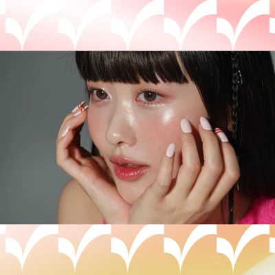 Làn da căng bóng lấp lánh với lớp nhũ bắt sáng tạo hiệu ứng glow tự nhiên.