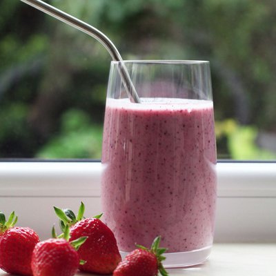 Ly smoothie dâu chuối