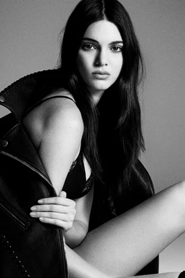 Kendall Jenner - Vững lòng giữa cơn bão