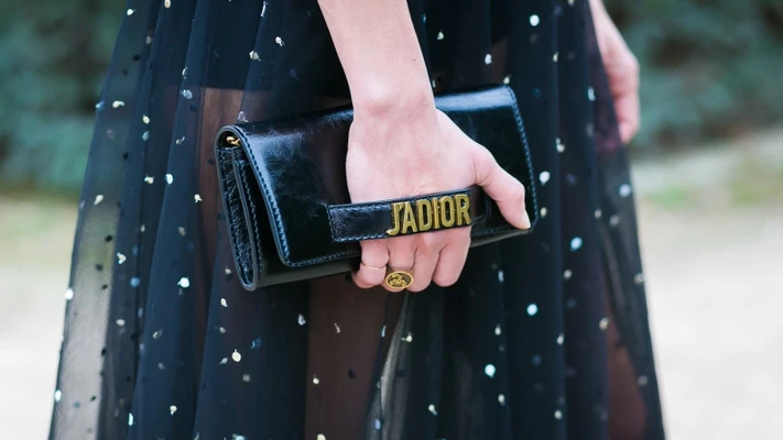 4 kiểu túi xách bạn nên có để diện trong mọi hoàn cảnh