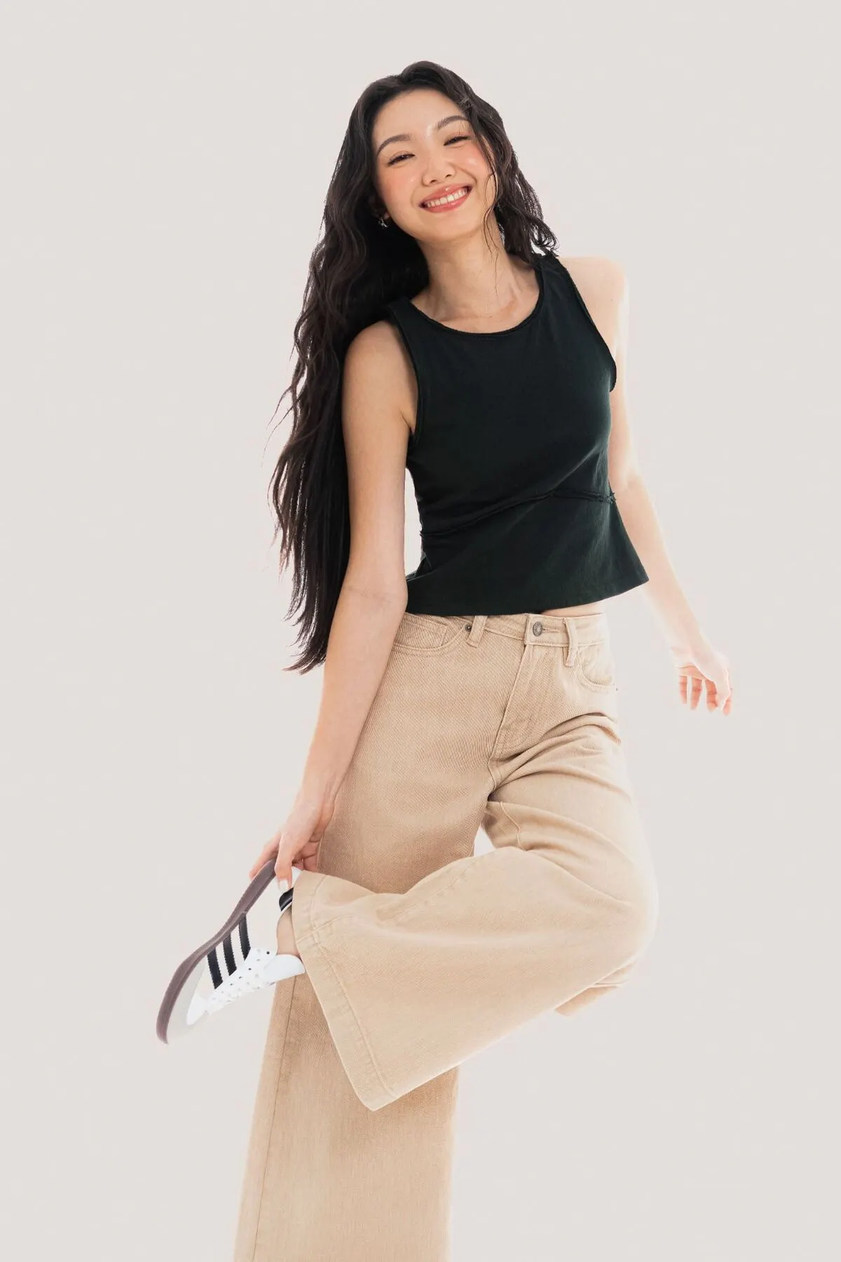 quần denim Libé diện áo ba lỗ 