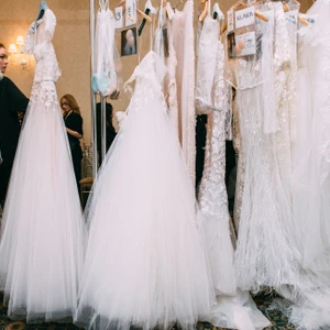 Hình ảnh hậu trường từ Bridal Spring Fashion Week 2017 - ellevietnam 35