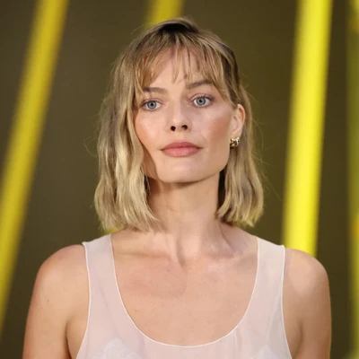 Hình ảnh Margot Robbie cùng mái tóc lob kết hợp mái phóng khoáng tại show diễn Chanel thuộc Tuần lễ Thời trang Paris Thu - Đông 2026.