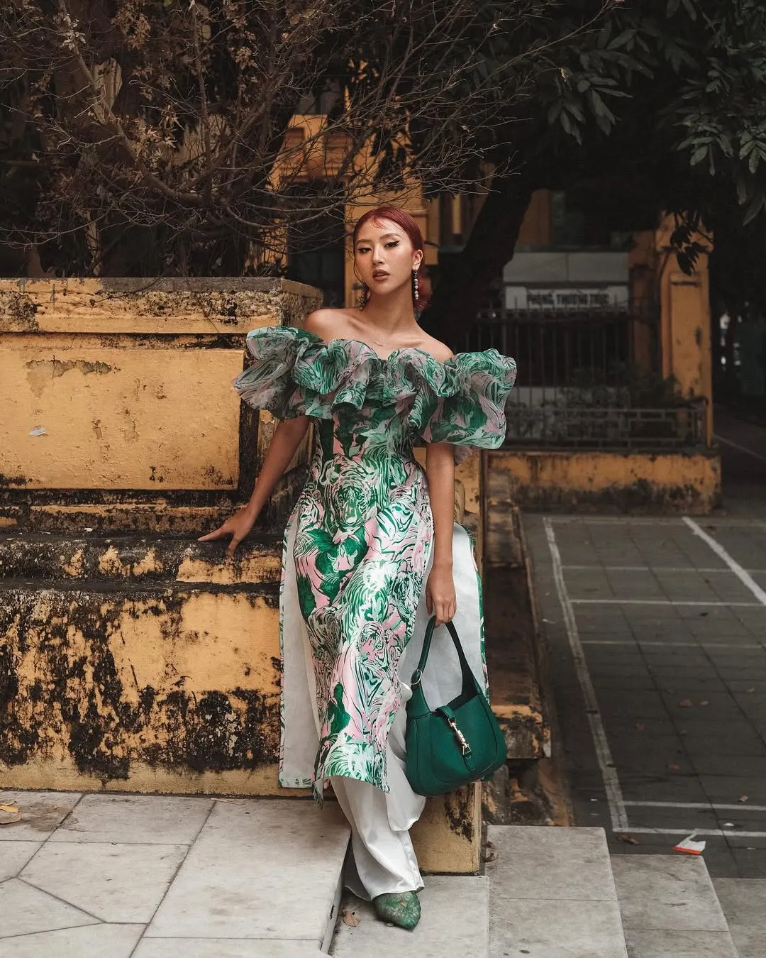 trang phục Tết màu xanh lá cây gia đình quỳnh anh shyn