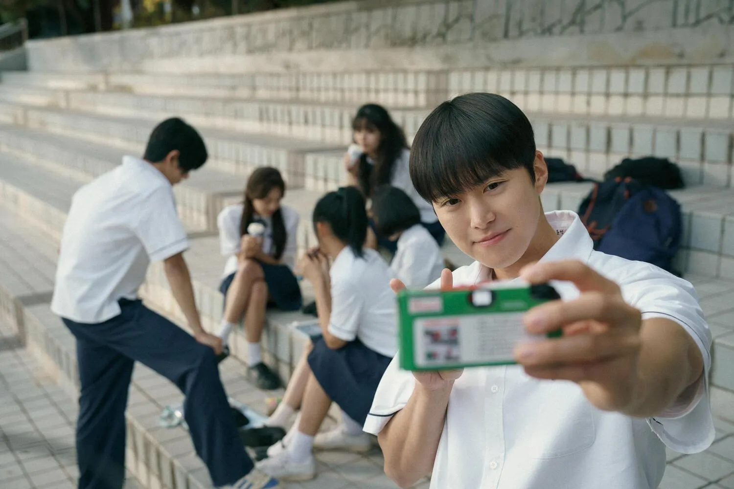 elle-review-love-untangled-netflix-2025-chuyen-tinh-toc-roi00013