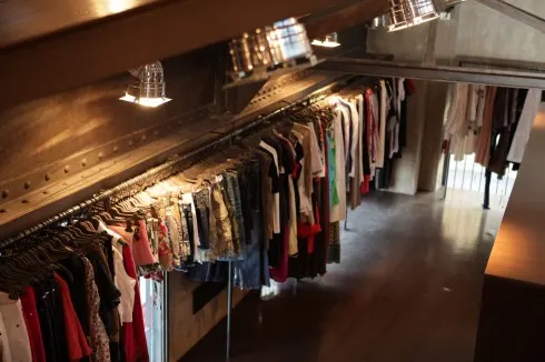 DMagazine Outlet, nơi mà bạn có thể chọn được một món đồ ưng ý vừa được ra mắt trên sàn diễn với giá giảm đến 70%. 