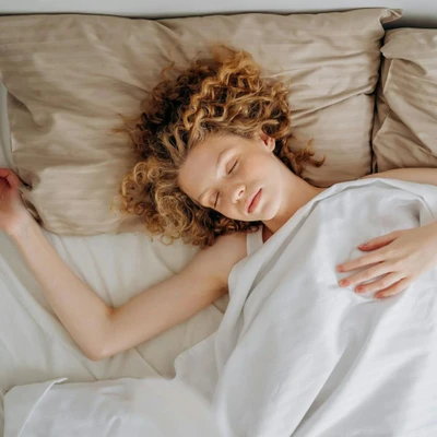 Hình ảnh cô gái ngủ 8 phút.