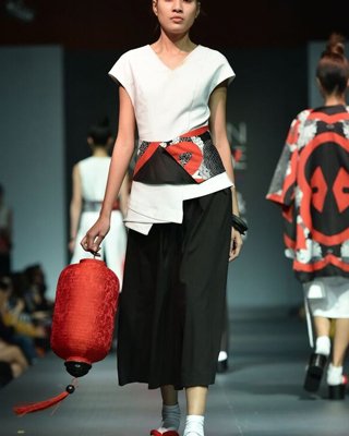 Trinh dien thoi trang