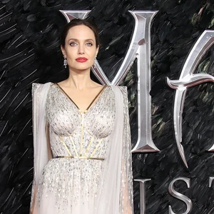 angelina jolie dự họp báo phim maleficent 2