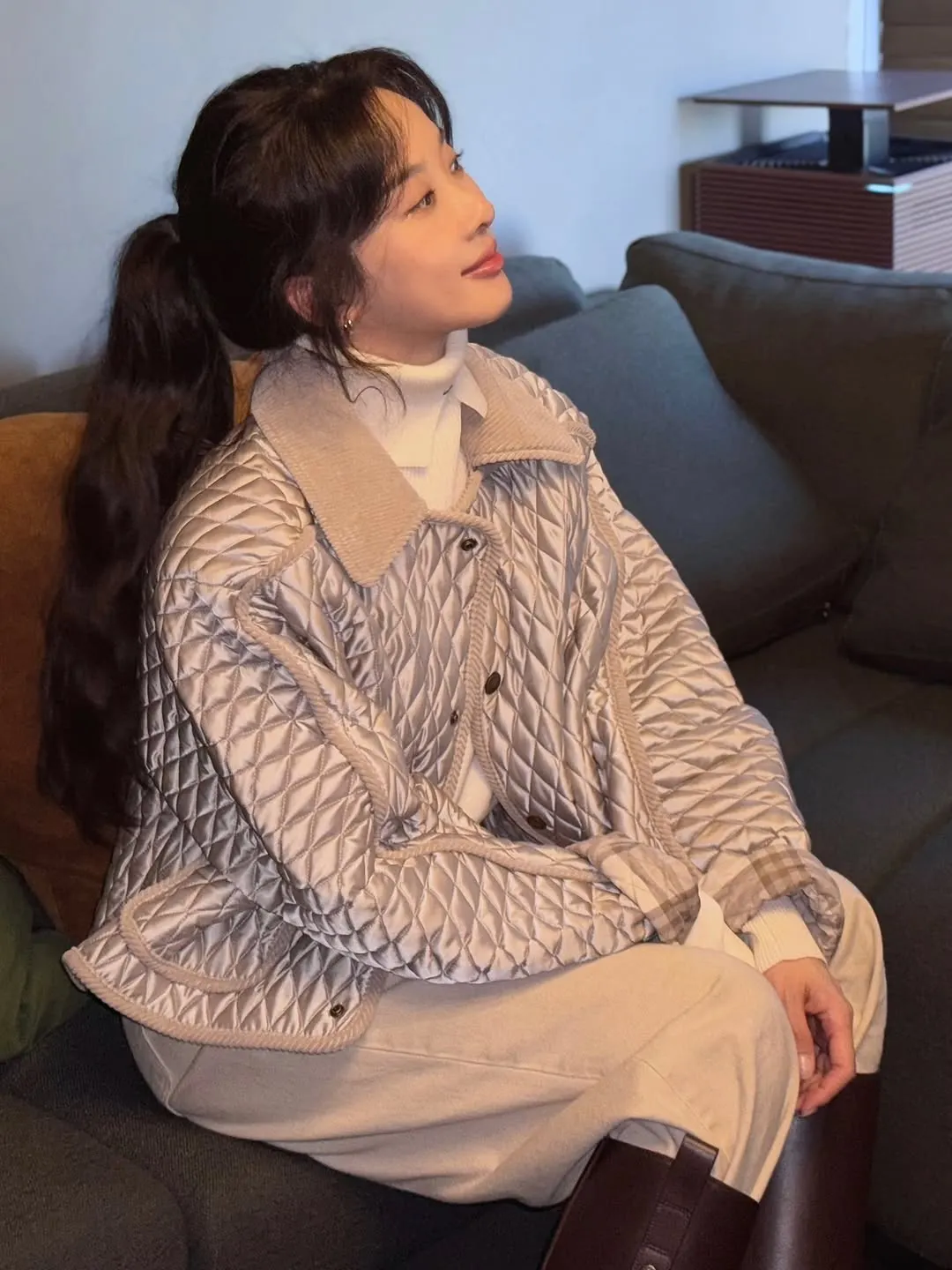 Kết hợp áo phao chần bông và quần jeans