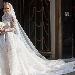 váy cưới của chị gái Paris Hilton