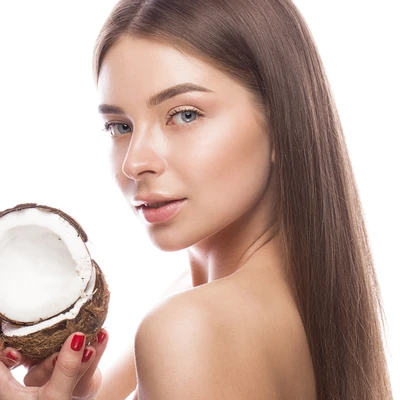 Lợi ích của việc dưỡng tóc với nước dừa