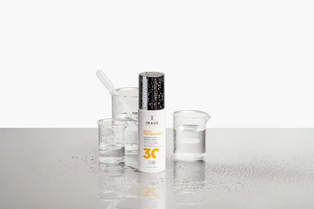Xịt chống nắng exosome DAILY PREVENTION™ Protect And Refresh Mist SPF 30.