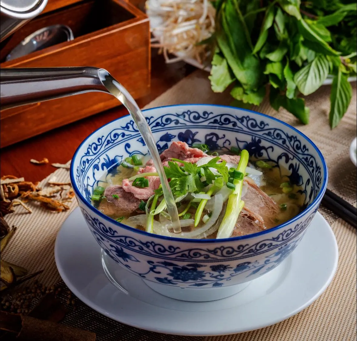 Phở Chào là quán phở nổi tiếng tại TP.HCM, được vinh danh trong hạng mục Bib Gourmand của Michelin Guide