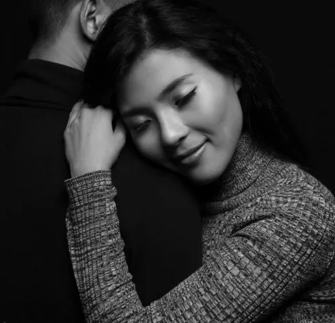 Diễn viên Thúy Diễm đằm thắm bên người bạn đời của mình