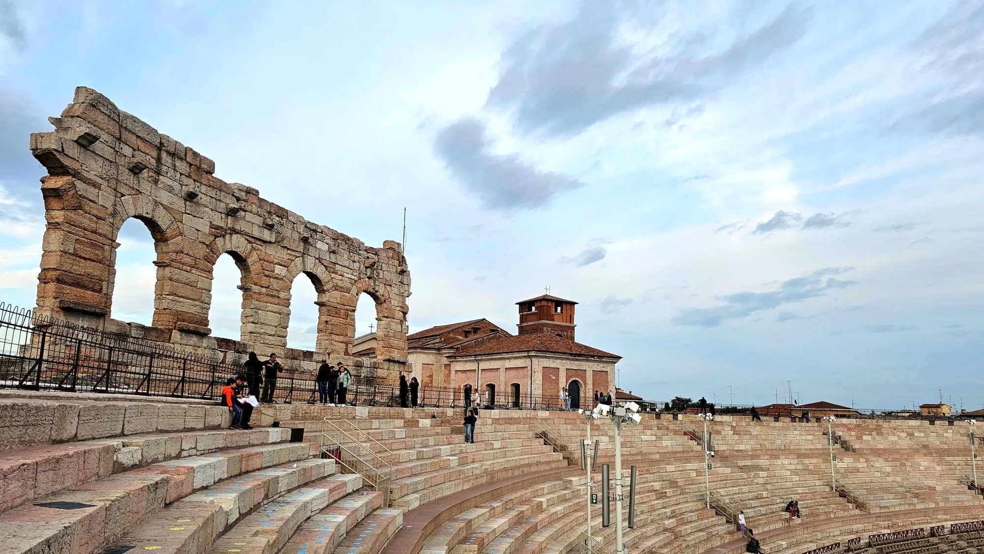 nhà hát được xây dựng bằng đá từ thung lũng Valpolicella